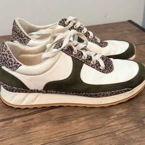 Crown & Ivy Lita Women’s Sneaker | Size 8M